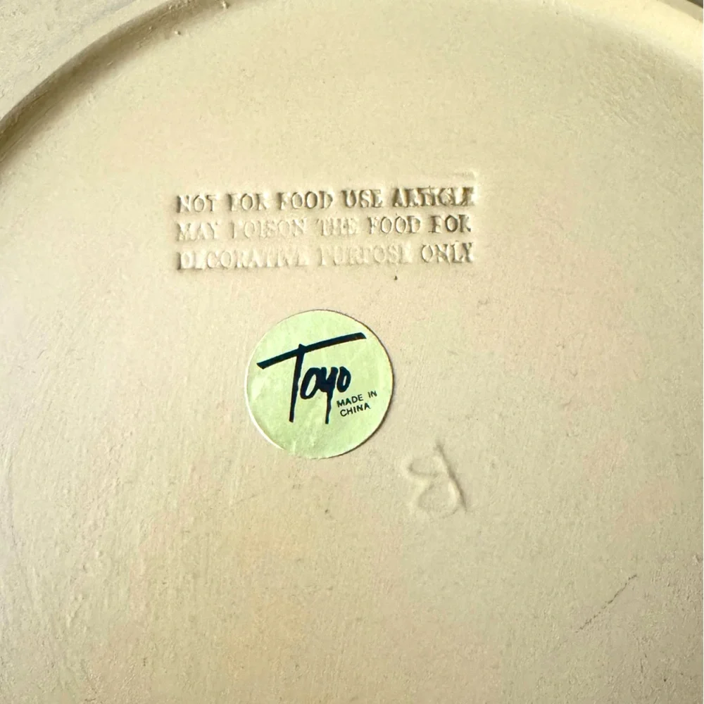 Hand-Painted Decorative garden plate - Picture 3 of 3